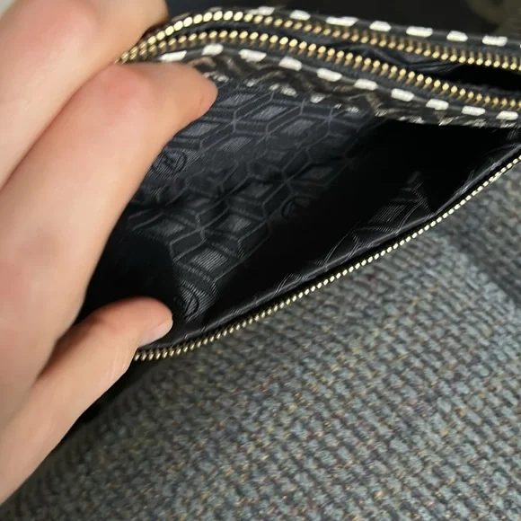 Adrienne Vittadini Black and Gold Clutch Bag, in great condition - Picture 4 of 6